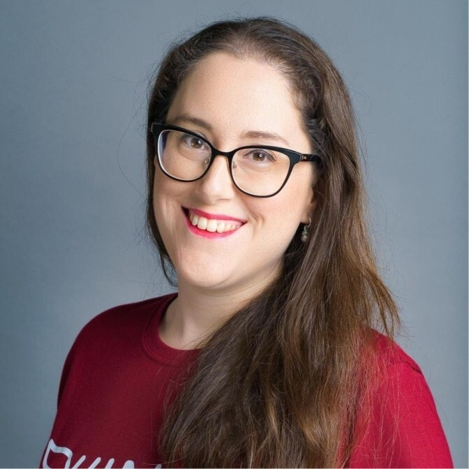 Dafna Headshot